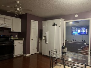 Microwave, oven, stovetop, dishwasher - Quiet & Cozy 3bd2bth home (Columbia)