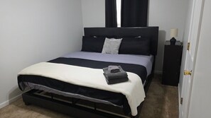3 chambres, fer et planche à repasser, Wi-Fi, draps fournis