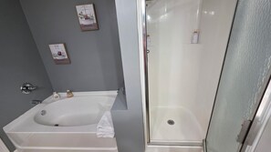 Shower, bidet, towels, soap - Quiet & Cozy 3bd2bth home (Columbia)