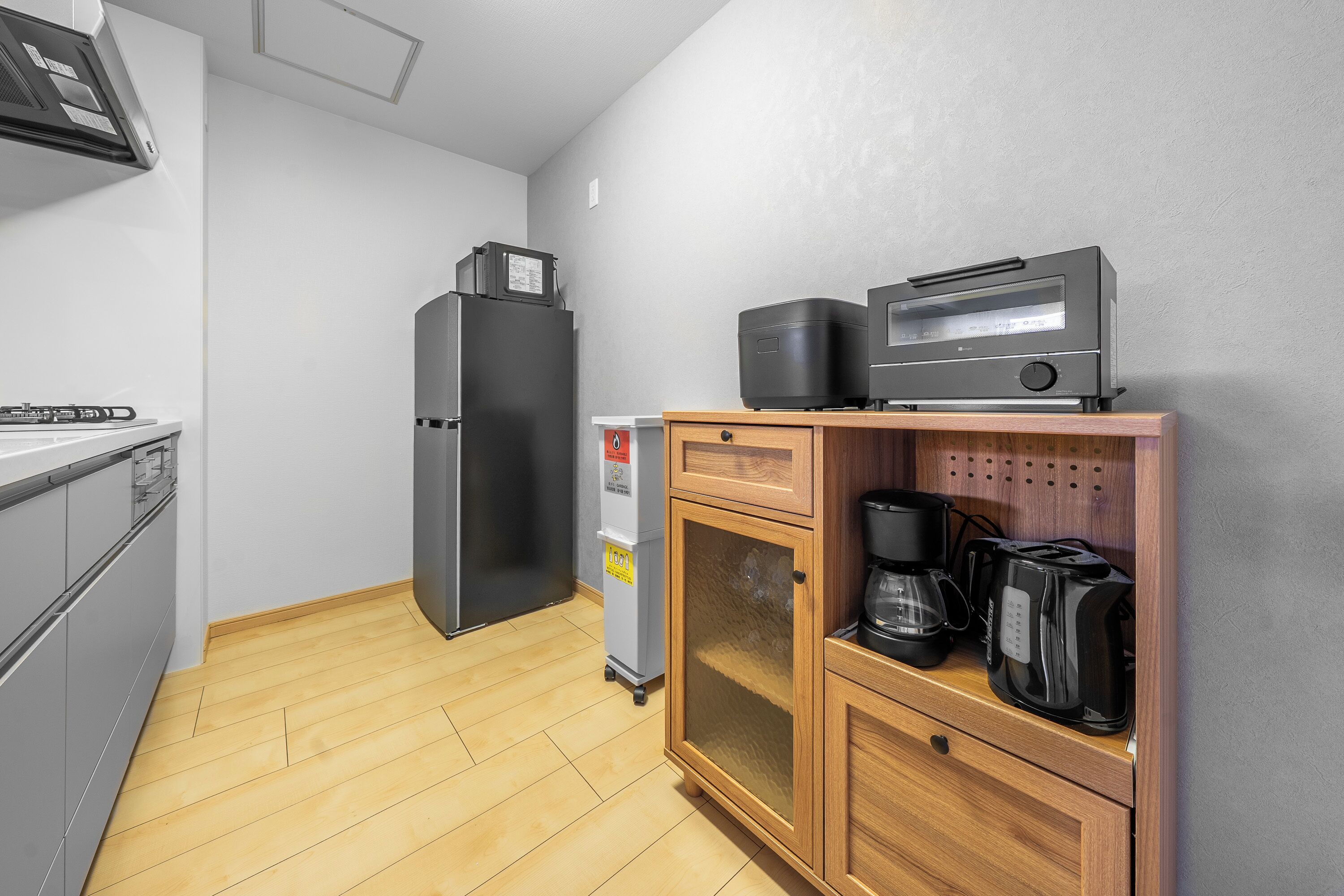 Fridge, microwave, stovetop, toaster