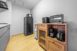 Fridge, microwave, stovetop, toaster