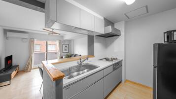 Fridge, microwave, stovetop, toaster