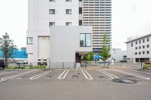 Free self-parking - E-US NAEBO STATION 302 (Sapporo)