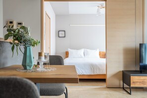 Flat-screen TV - E-US NAEBO STATION 302 (Sapporo)