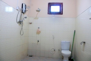 Regadera, amenidades de baño gratuitas, toallas, jabón