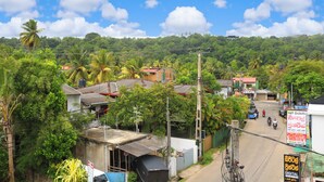 A rural village with houses, a road, and lush greenery. - Unaway Holiday Home (Unawatuna)