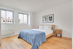 3 bedrooms, iron/ironing board, WiFi, bed sheets