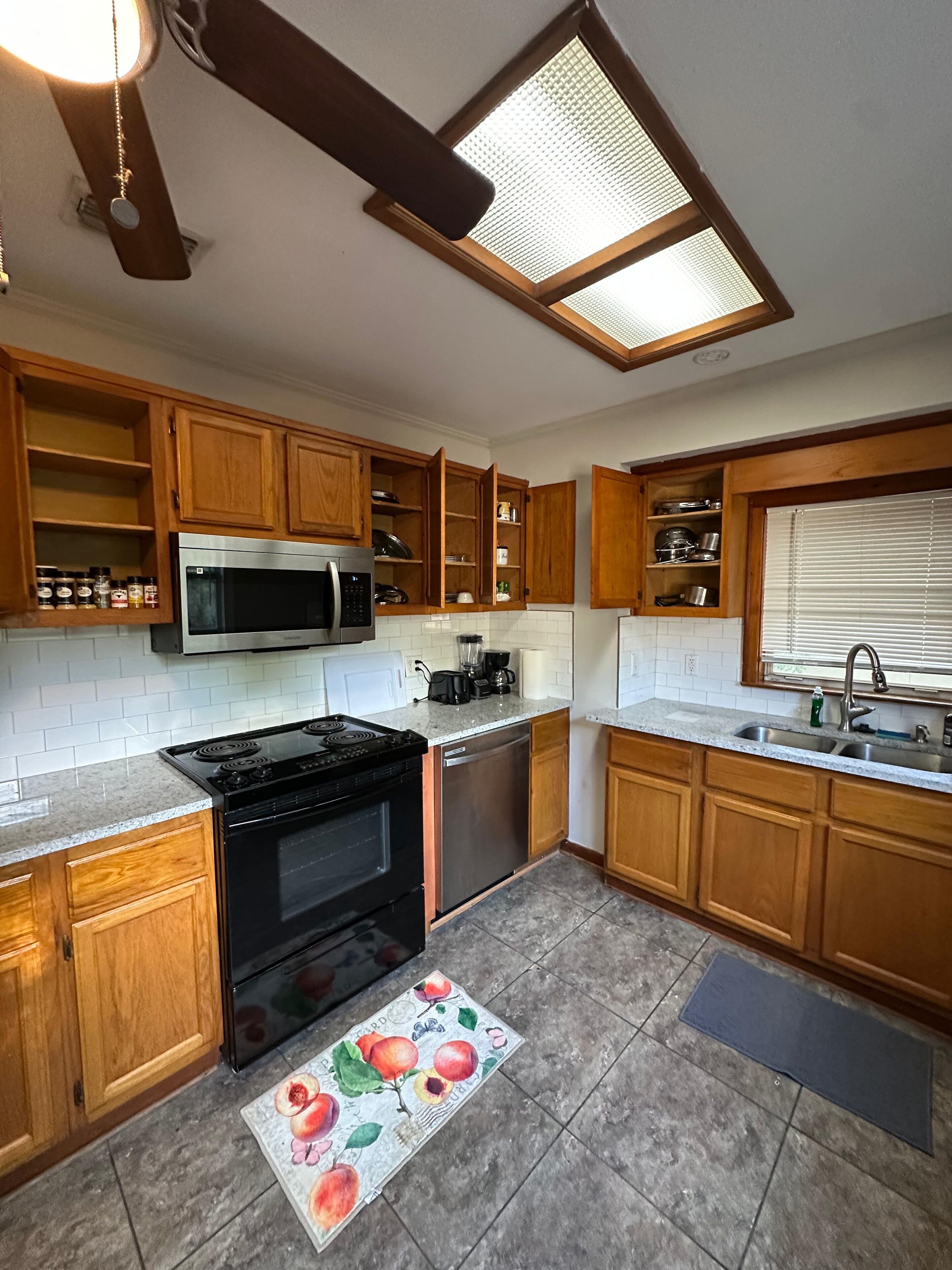 Mikrowelle, Ofen, Herdplatte, Geschirrspüler