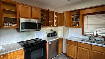 Mikroaaltouuni, uuni, liesi, astianpesukone