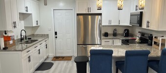 Charming 2-bedroom house in very centric Lehigh Acres with AC