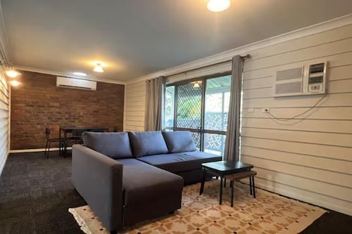 3BR Cottage Home w/ Ample Parking