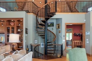 Interior - Lakefront Main House at Ondine Estate (Hyde Park)