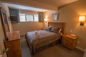 3 slaapkamers, een strijkplank/strijkijzer, wifi, beddengoed