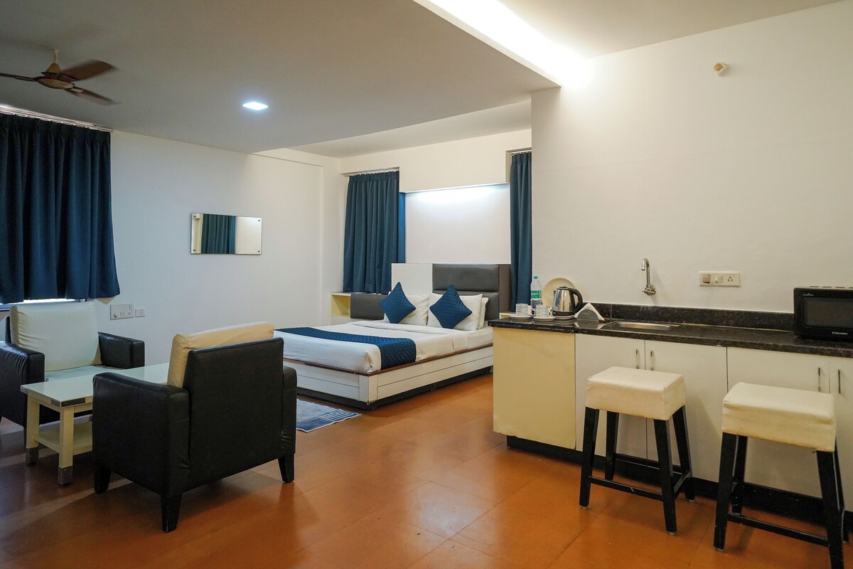Studio | Desk, WiFi (free), bed sheets