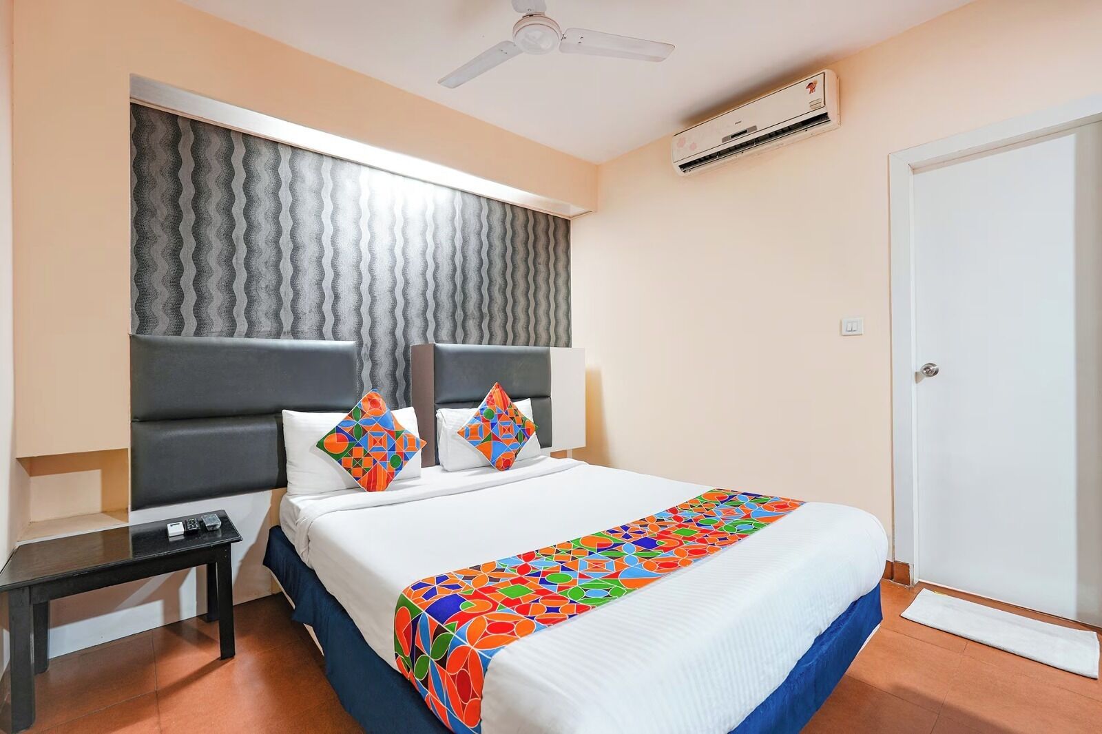 标准双人房, 城市景观 | 办公桌、免费 WiFi、床单