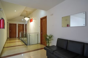Lobby sitting area - VH Hotels Domlur (Bengaluru)