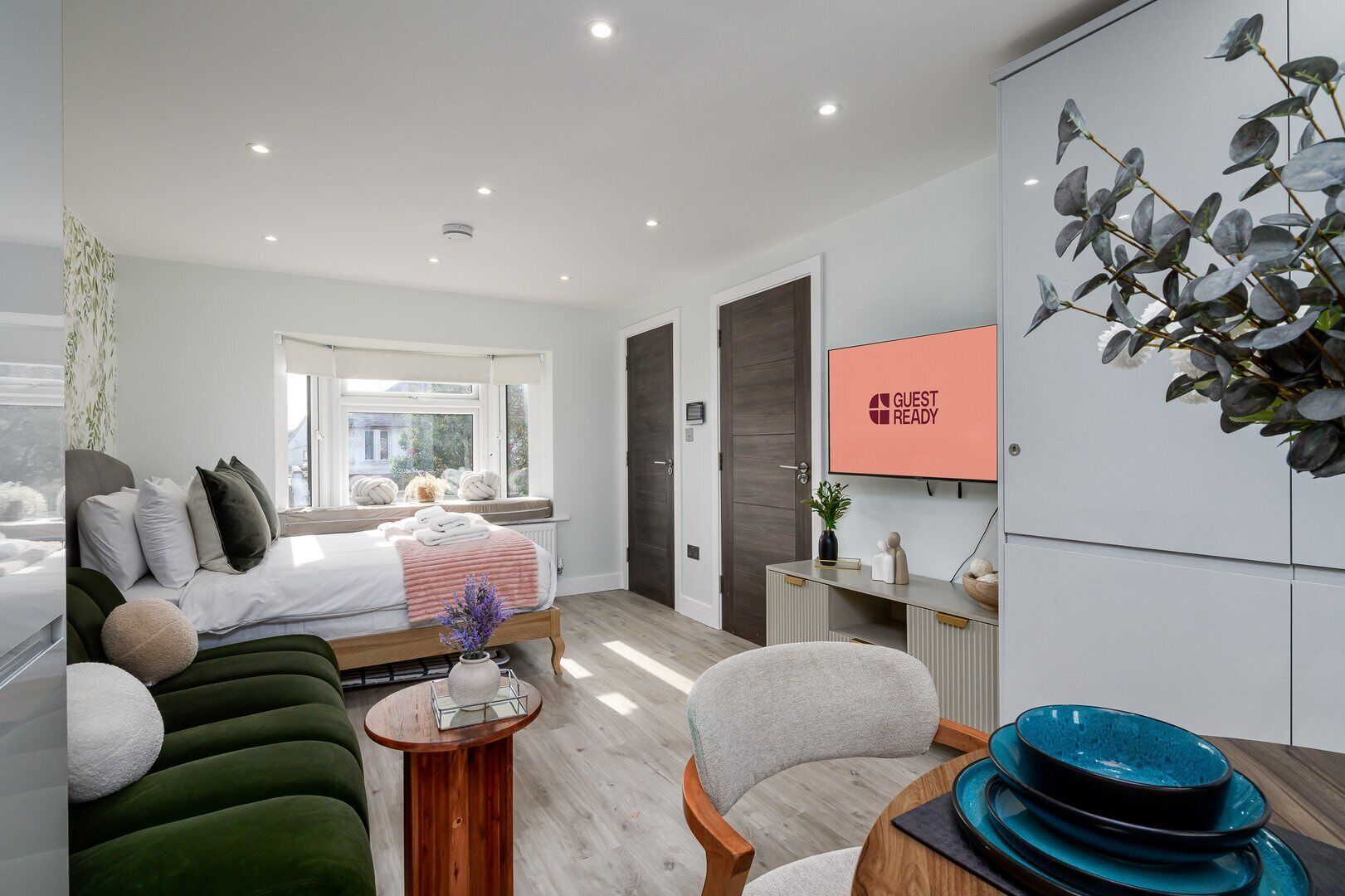 Desk, iron/ironing board, internet, bed sheets