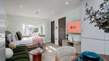 1 bedroom, desk, iron/ironing board, Internet