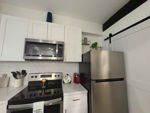 ميكروويف، فرن، موقد طهي مسطح، غسالة أطباق