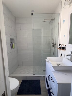 Shower, hair dryer, towels, toilet paper