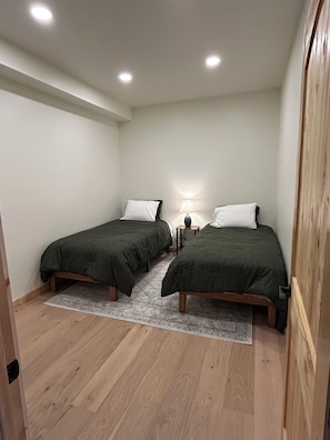 3 bedrooms, free WiFi, bed sheets, wheelchair access