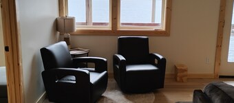 Spacious 3-bedroom apartment on the water in Ketchikan: Tongass Narrows