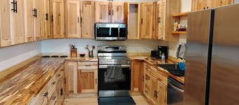 Spacious 3-bedroom apartment on the water in Ketchikan: Tongass Narrows