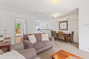 TV - The Sand Nook - 2 Bedroom Fishpen Apt (Merimbula)