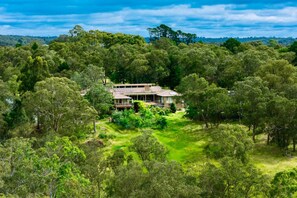 Exterior - Tranquil Cottage with Valley & Hills Views (Wonga Park)