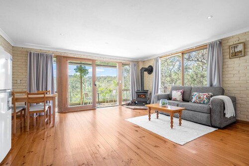 Tranquil Cottage with Valley & Hills Views