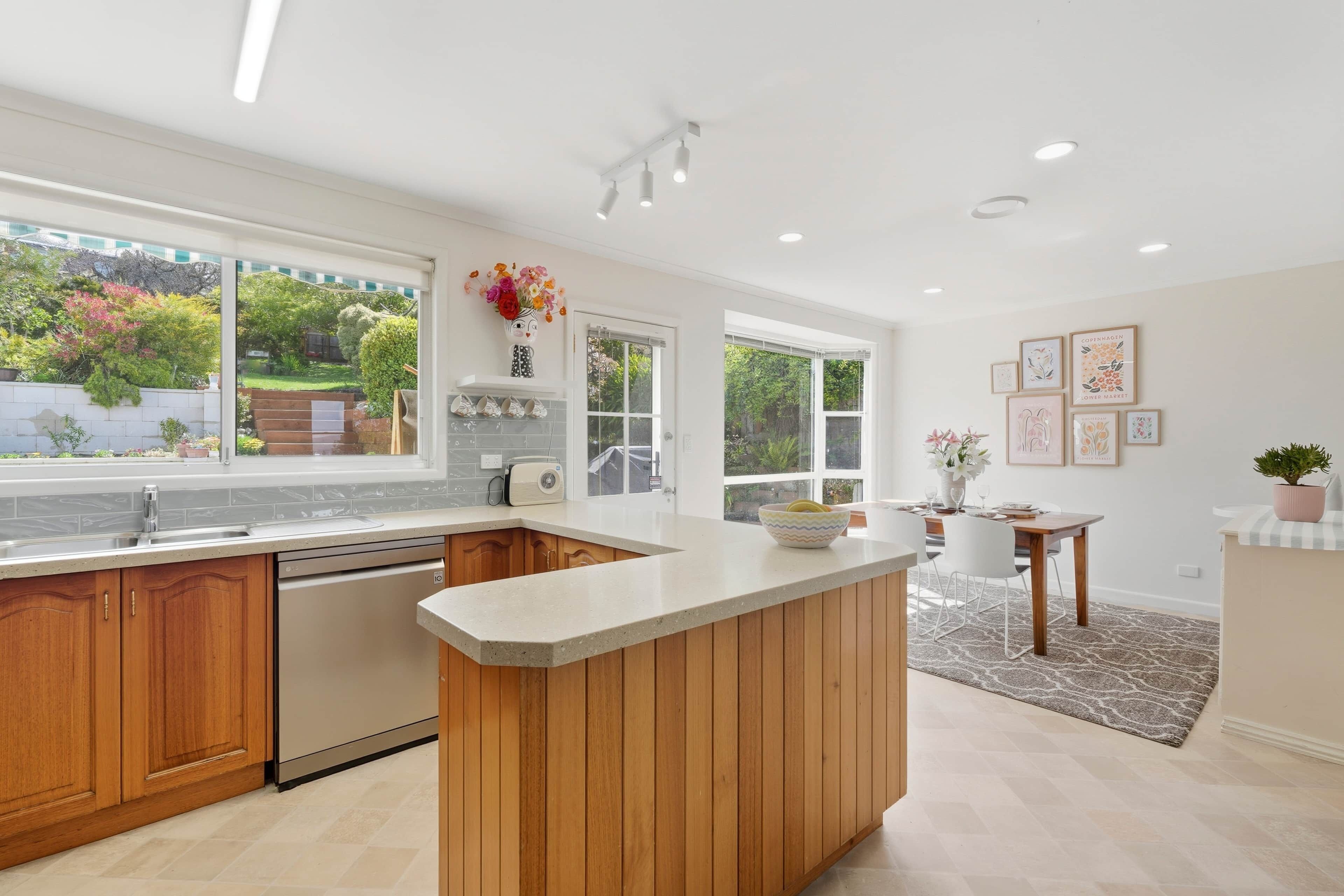 ثلاجة، ميكروويف، فرن، موقد طهي مسطح