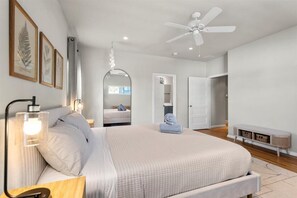 Iron/ironing board, WiFi (free) - Spacious 3BR w Parking Pet Friendly (Austin)