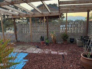 Property grounds - Welcoming house with AC in charming Tehachapi (Tehachapi)