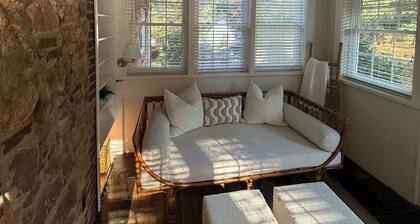 Charming House in the Heart of Five Points. Walk to Five Points and UGA