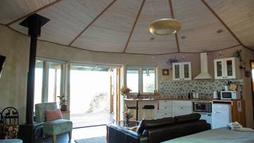 1 غرفة نوم ومكواة/لوح كي وواي فاي مجانًا وملاءات أسرّة