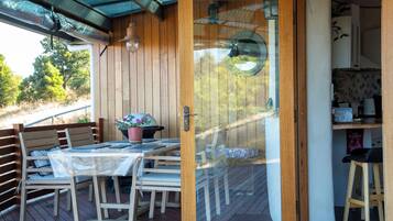 تناول الطعام بالخارج