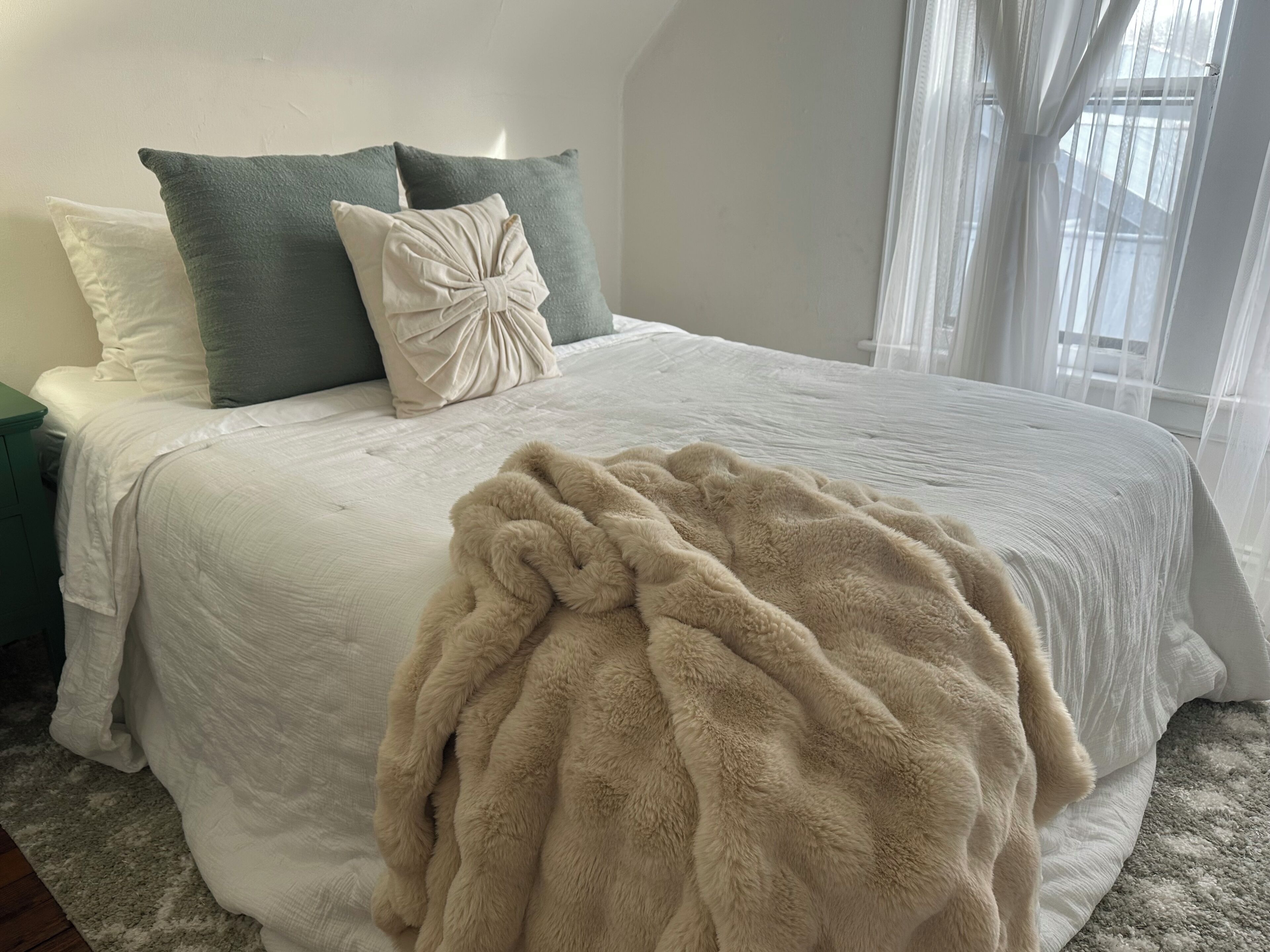 2 bedrooms, iron/ironing board, WiFi, bed sheets