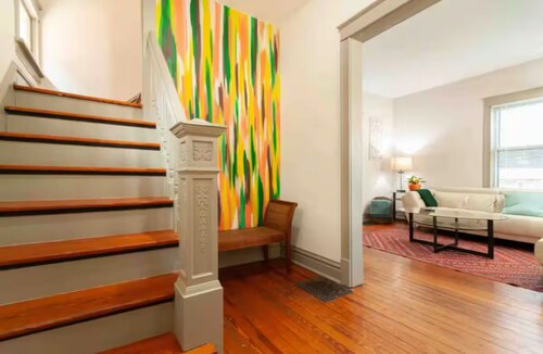 Cozy 2-bedroom house in Kansas City- Walk to Westport and Plaza