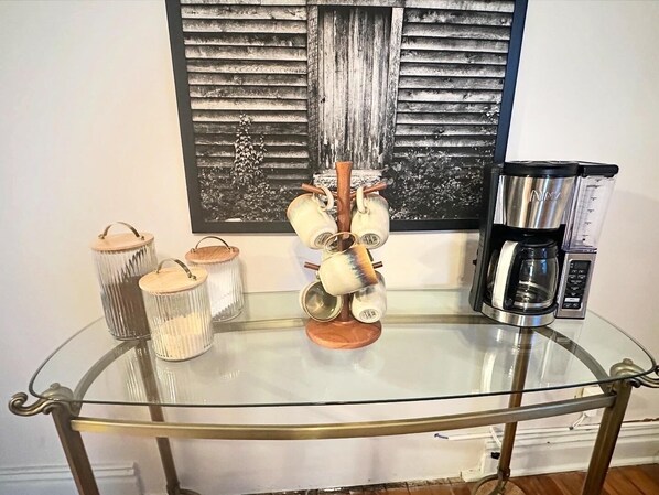 Interior - Cozy 2-bedroom house in Kansas City- Walk to Westport and Plaza (Kansas City)