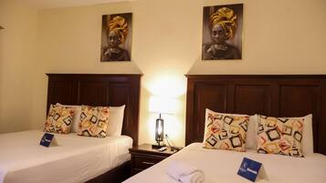 Familie vierpersoonskamer | Pillowtop-bedden, individueel gedecoreerd, geluiddichte muren