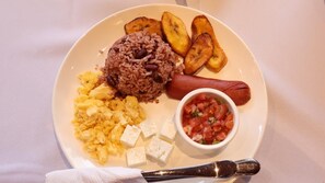 Desayuno de cocina local incluido todos los días