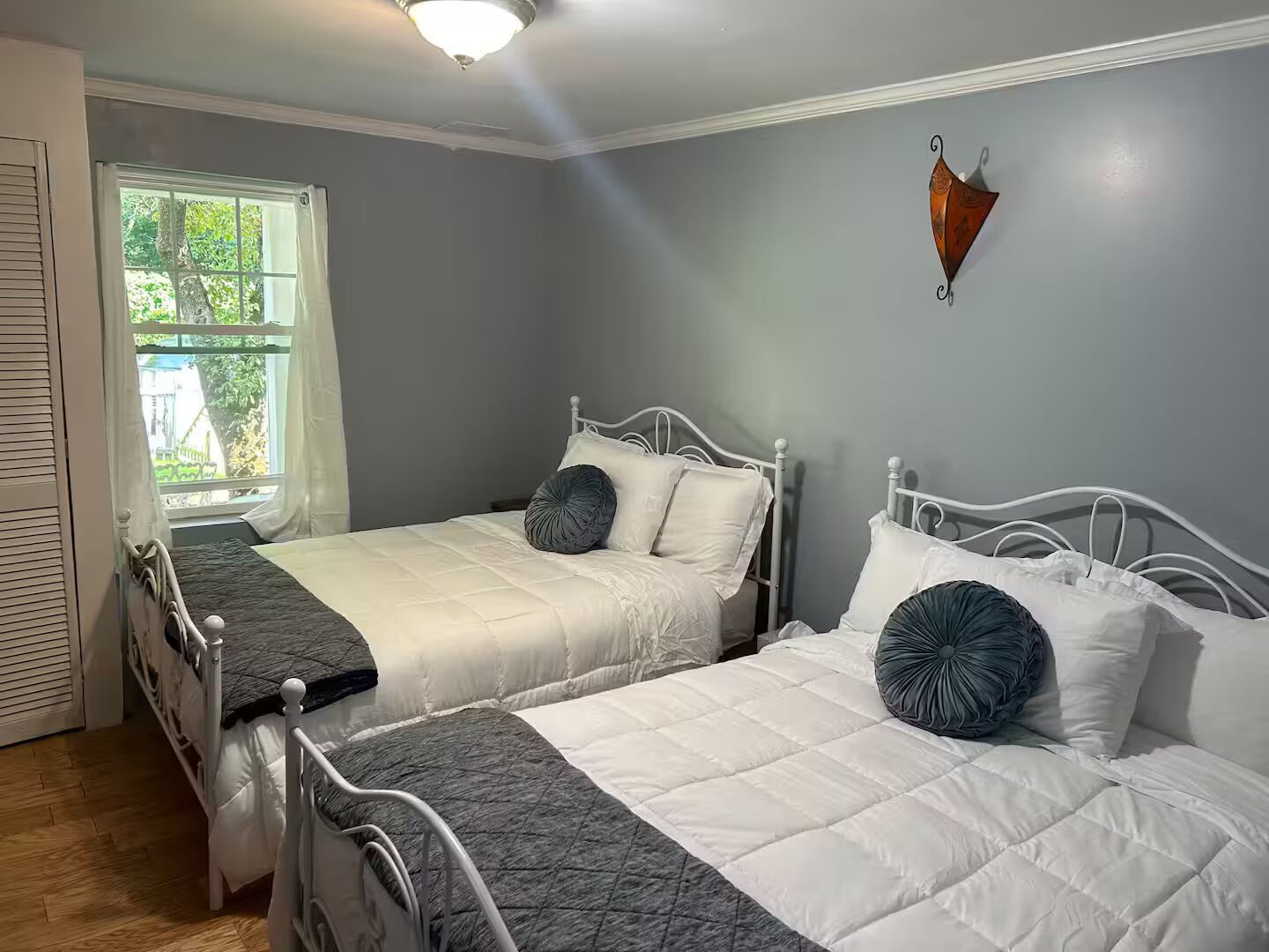 2 chambres, fer et planche à repasser, Wi-Fi, draps fournis