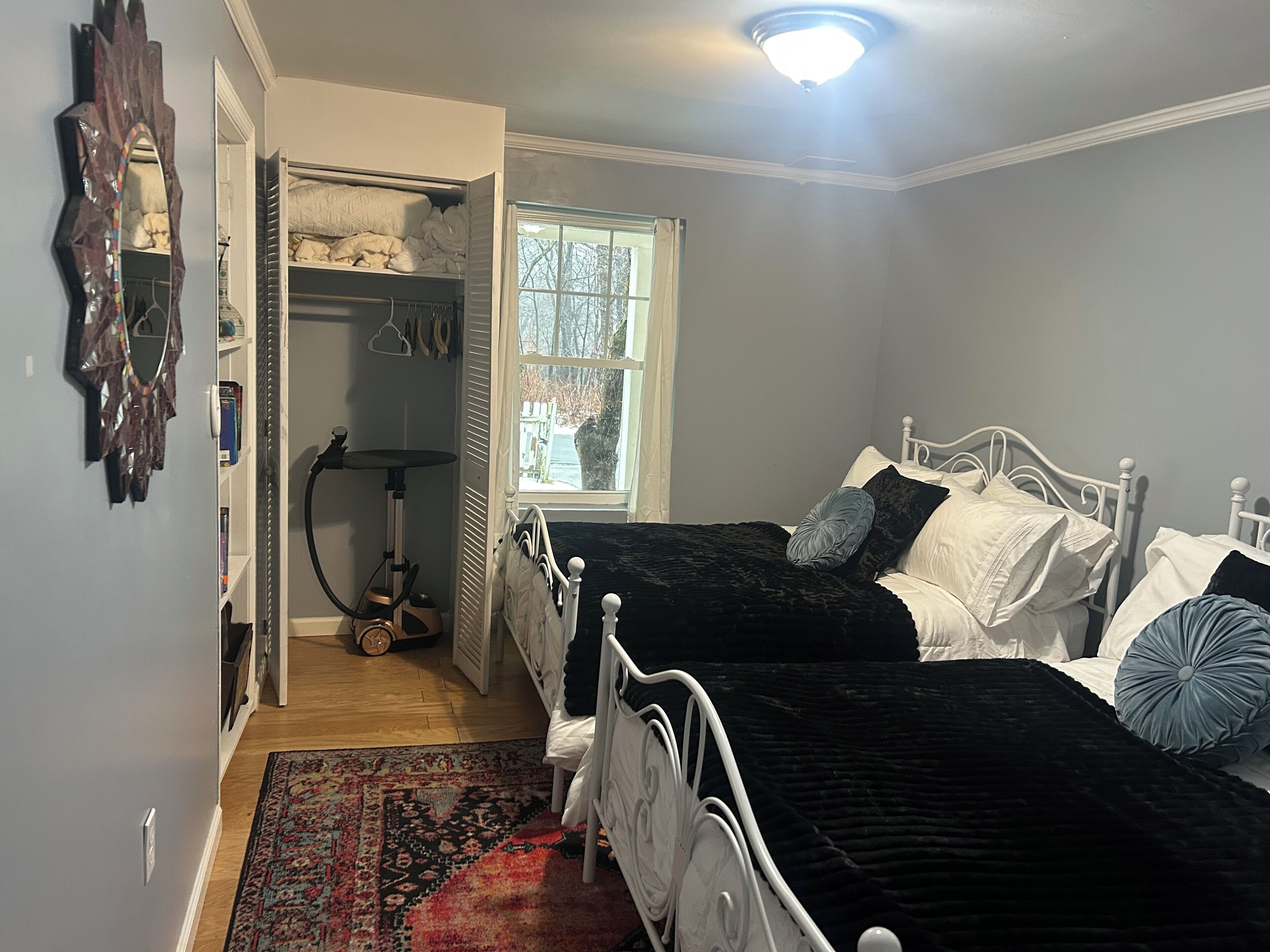 2 bedrooms, iron/ironing board, WiFi, bed sheets