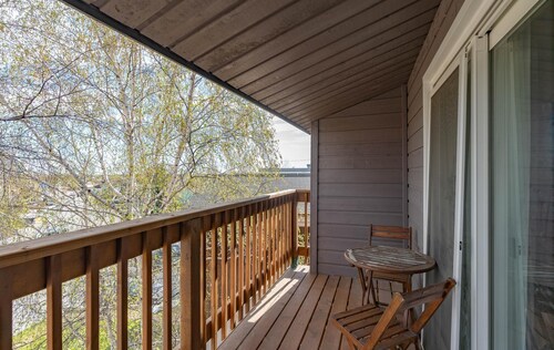 Pleasant 1-bedroom with Balcony bed & breakfast in Yellowknife