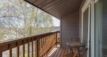 Pleasant 1-bedroom with Balcony bed & breakfast in Yellowknife