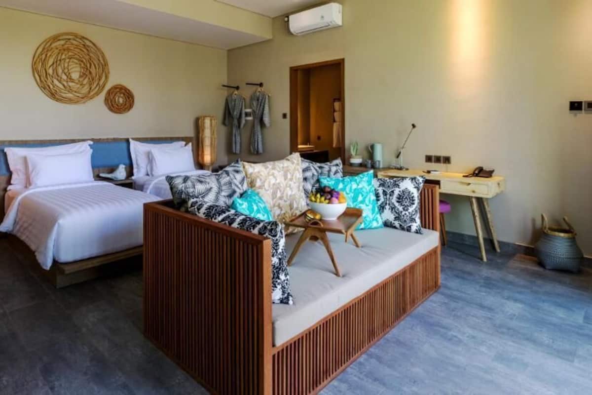 Deluxe Double Room, Park View | In-room safe, desk, laptop workspace, free WiFi