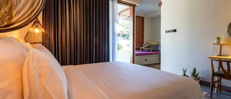 In-room safe, desk, laptop workspace, free WiFi