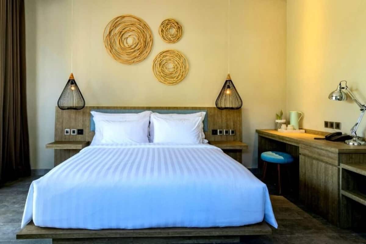 Deluxe Double Room, Park View | In-room safe, desk, laptop workspace, free WiFi