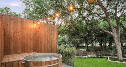 South Lamar Luxe Creekside Hot Tub