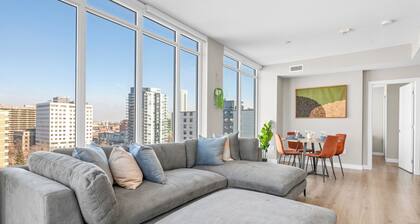 Luxury 2Bdrm || Retreat Heart of Edmonton W/ free Prkg